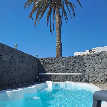 Casona La Orilla 1908 Bed & Breakfast 3*